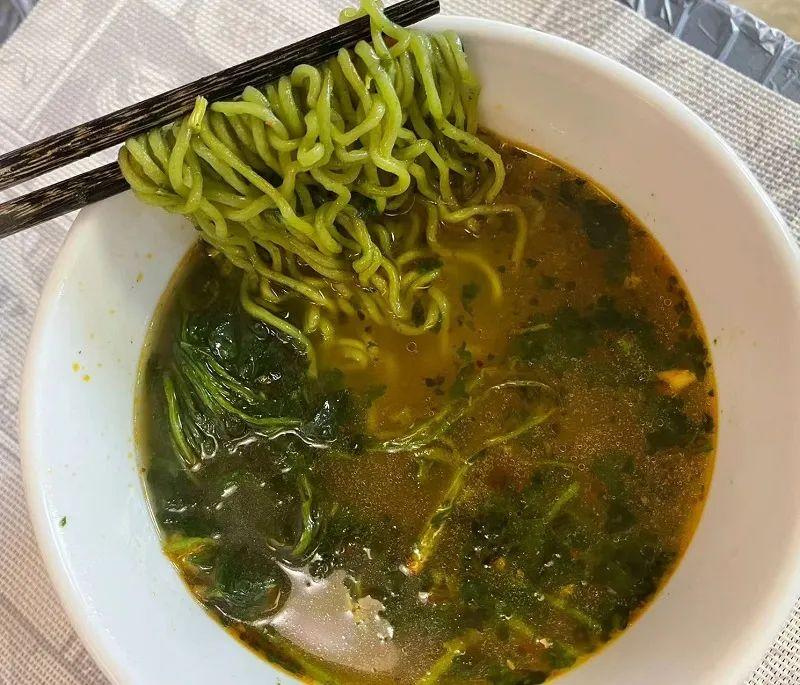 香菜泡面、臭豆腐泡面…不卖情怀的白象，赢了流量，输了路人缘(图21)