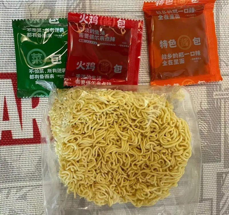 香菜泡面、臭豆腐泡面…不卖情怀的白象，赢了流量，输了路人缘(图25)