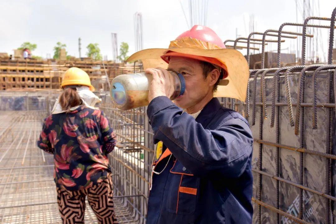 为啥农民工一天三四百还是穷，公务员一个月三五千，却能买车买房(图10)