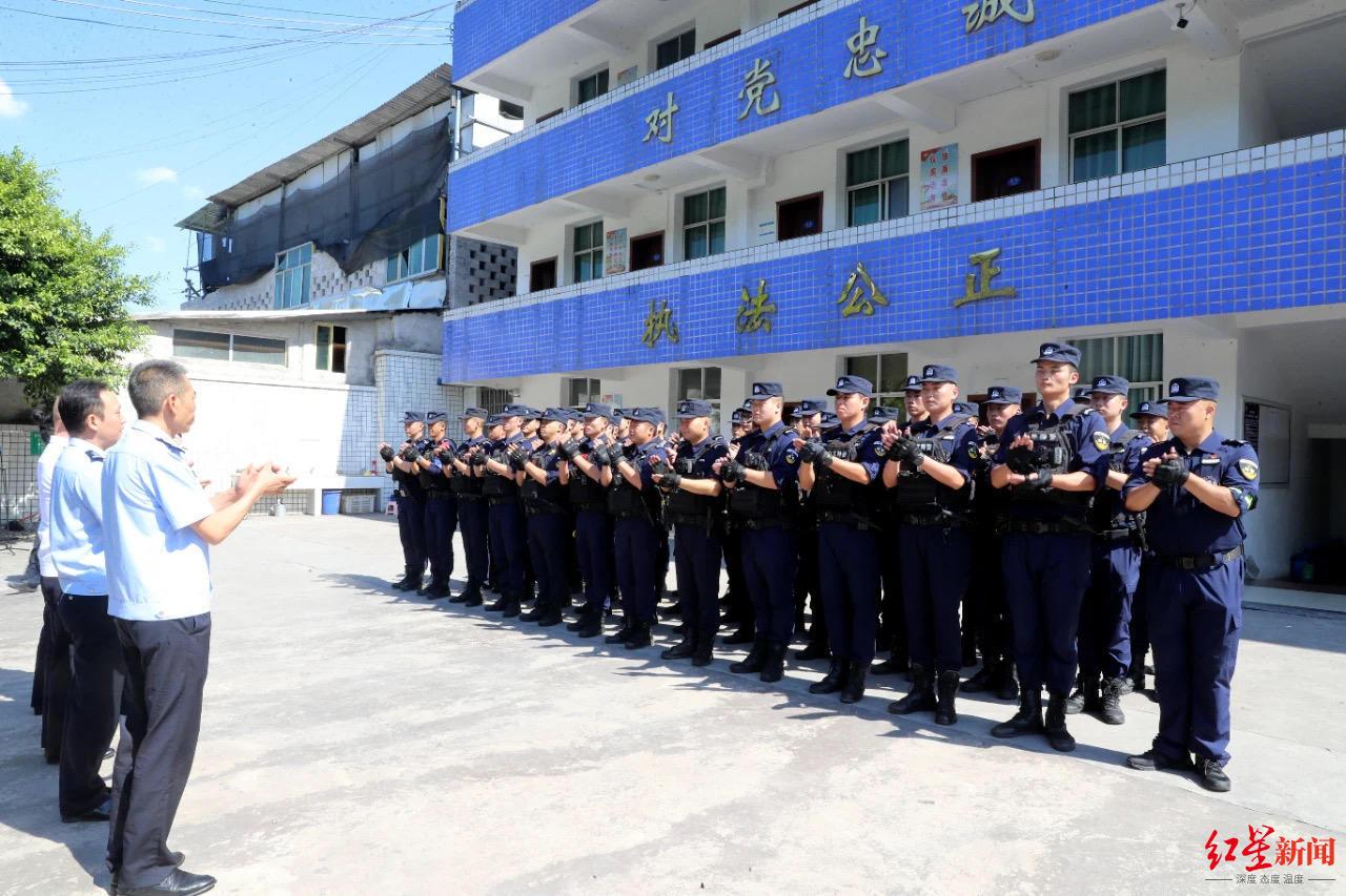 绳降悬空10米营救老人，四川辅警亢辉获记“个人一等奖”(图2)