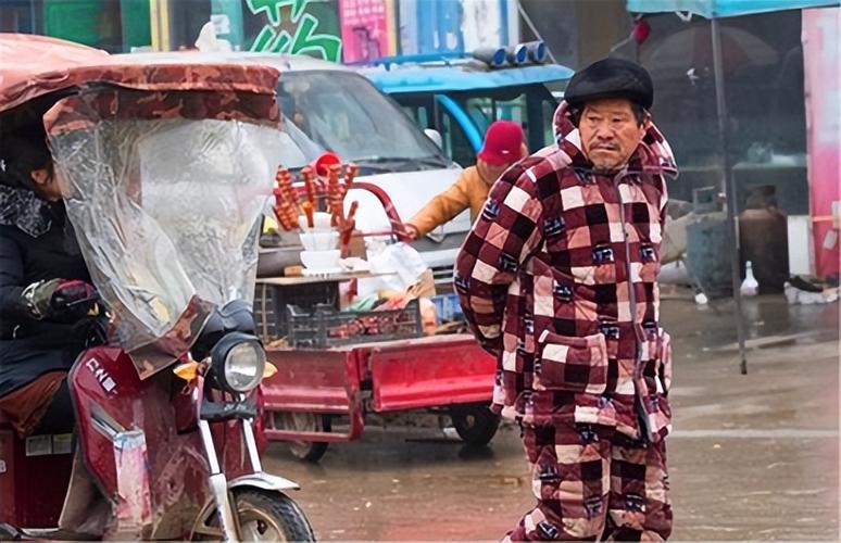 “睡衣文化”盛行，越来越多人穿上街？揭秘这一现状的背后真相！(图12)