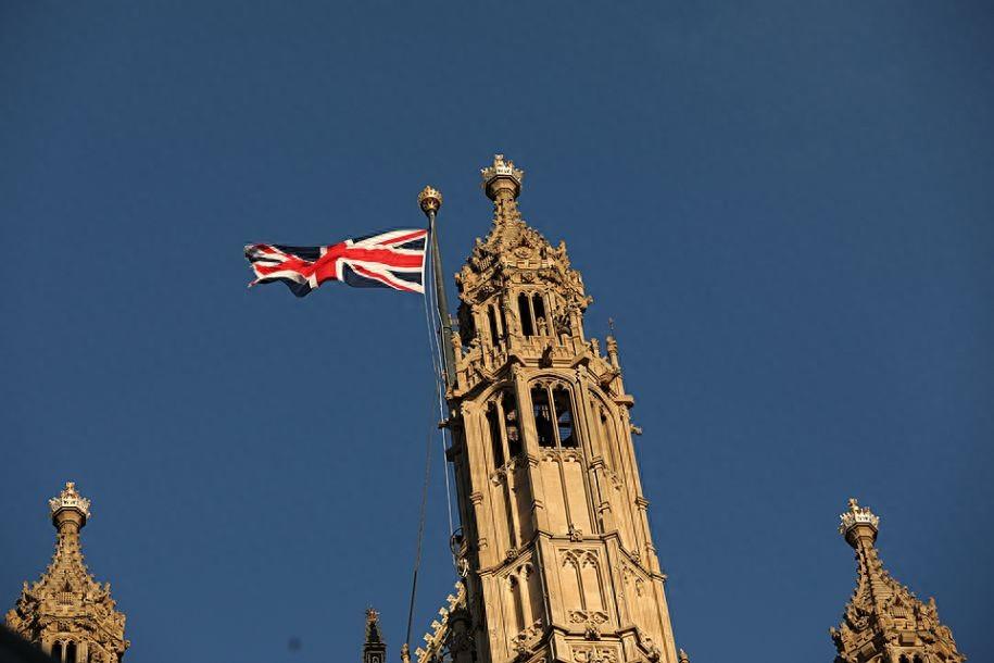 英国敢跑到阿根廷家门口，夺下马岛，为何不敢使用武力控制香港？(图1)